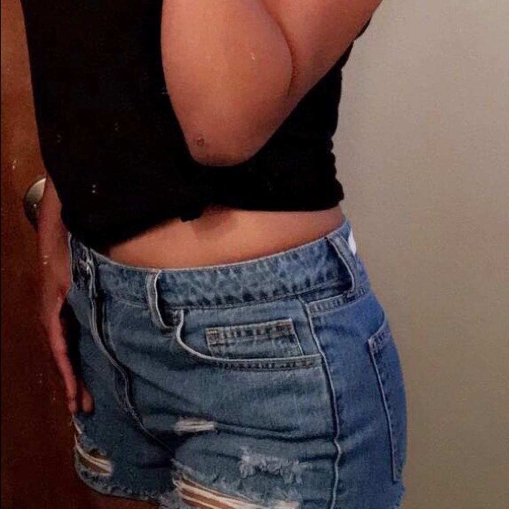 Shorts - Picture 3 of 3